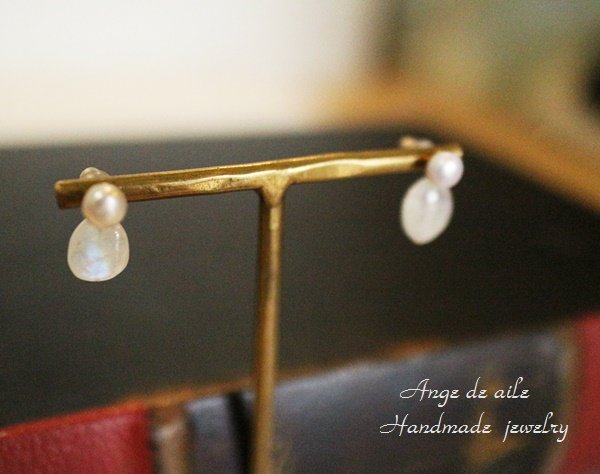 画像2: 【14kgf】*Pearl de angeシリーズ 淡水パール&ムーンストーン2wayピアス (2)