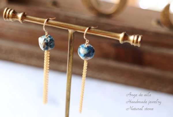 画像2: 【14kgf】K2アズライトのしゃららチェーンピアス/イヤリング (2)